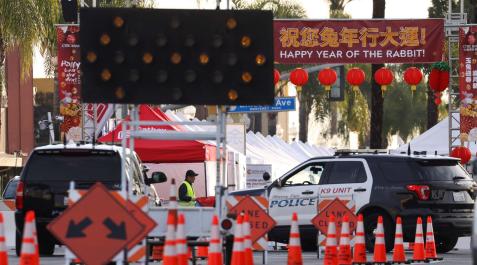 Vehículos de la Policía cerca de la localización donde se produjo un tiroteo durante el Año Nuevo chino, en Monterey Park (California) Vehículos de la Policía cerca de la localización donde se produjo un tiroteo durante el Año Nuevo chino, en Monterey Park (California)