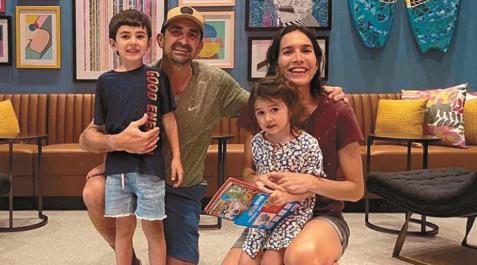 José Mari Urabayen Alberdi y su mujer Paula Maass con sus hijos Daniel y Carmen José Mari Urabayen Alberdi y su mujer Paula Maass con sus hijos Daniel y Carmen