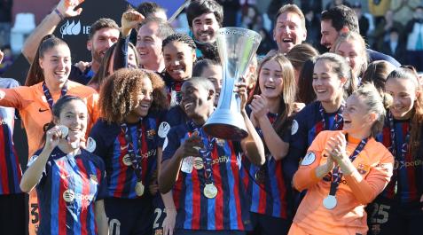 supercoa-barcelona Las jugadoras del FC Barcelona celebran su victoria frente a la Real Sociedad en la final de la Supercopa de España de fútbol femenino