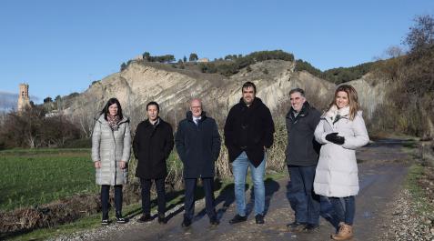 Desde la izda., Berta Miranda, el alcalde de Peralta, Juan Carlos Castillo; el consejero Bernarndo Ciriza; y los alcaldes de Marcilla, Funes y Falces, Mario Fabo, Ignacio Domínguez y Sara Fernández, respectivamente, en uno de los tramos por donde discurri Ruta del visón