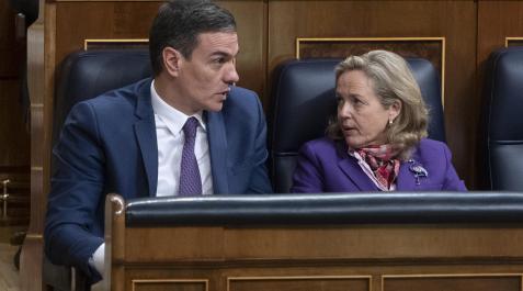 Pedro Sánchez y Nadia Calviño Pedro Sánchez, y la vicepresidenta primera y ministra de Asuntos Económicos y Transformación Digital, Nadia Calviño, en el Pleno del Congreso de los Diputados