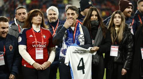 Homenaje a Luismi, jugador del Fuentes fallecido en accidente de tráfico, antes del Osasuna-Sevilla Osasuna-Sevilla