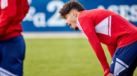 Abde, en un momento del entrenamiento de recuperación de este jueves por la mañana en Tajonar Abde