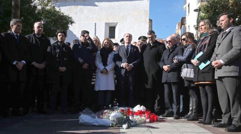 Concentracion-algeciras Concentración celebrada en la plaza alta de Algeciras (Cádiz) por el asesinato del sacristán Diego Valencia