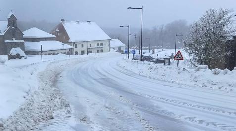 Roncesvalles Estado de la carretera N-135 en Roncesvalles este viernes a mediodía