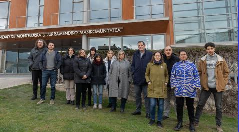 La plantilla de Teder la conforman en la actualidad doce personas. Todas ellas posan esta misma semana frente a la Mancomunidad de Montejurra donde se ubica su sede La plantilla de Teder la conforman en la actualidad doce personas. Todas ellas posan esta misma semana frente a la Mancomunidad de Montejurra donde se ubica su sede
