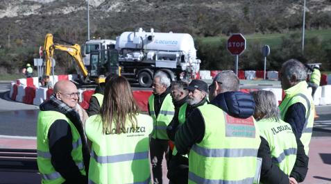 Badostain El consejero Ciriza durante la visita al inicio de las obras