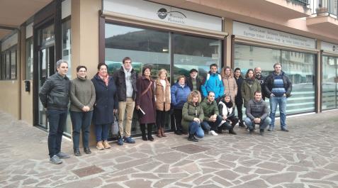 Autoridades, representantes del Gobierno foral y de asociaciones comerciales, ayer en Santesteban Autoridades, representantes del Gobierno foral y de asociaciones comerciales, ayer en Santesteban