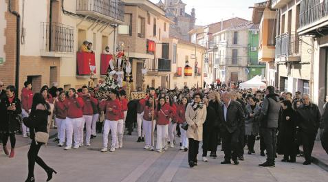 Los vecinos acompañan a San Blas en su recorrido procesional por las calles de Milagro Los vecinos acompañan a San Blas en su recorrido procesional por las calles de Milagro