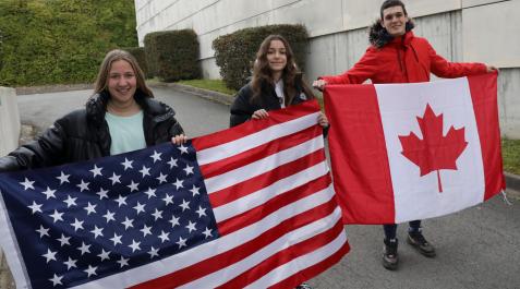 Leyre Martínez García y Adriana Sainz de Murieta Osorio de Rebellón viajarán becadas a Estados Unidos. Javier Zozaya Uribe lo hará a Canadá. En la imagen, en Diario de Navarra Leyre Martínez García y Adriana Sainz de Murieta Osorio de Rebellón viajarán becadas a Estados Unidos. Javier Zozaya Uribe lo hará a Canadá. En la imagen, en Diario de Navarra