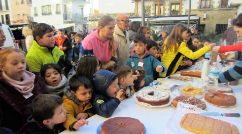 Las familias aportaron aperitivos dulces y salados para el Almuerzo Solidario del colegio de Cáseda Las familias aportaron aperitivos dulces y salados para el Almuerzo Solidario del colegio de Cáseda