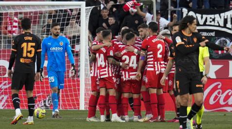 El jugador del Girona FC Borja García (24) celebra el gol conseguido ante el Valencia