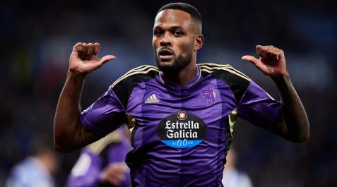 Cyle Larin celebra su tanto contra la Real Sociedad