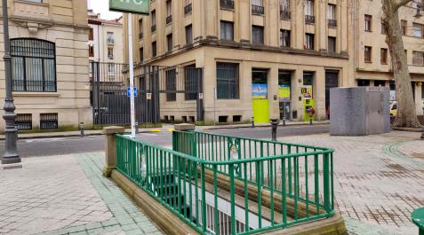 Imagen de los aseos públicos instalados en el paseo Sarasate Imagen de los aseos públicos instalados en el paseo Sarasate