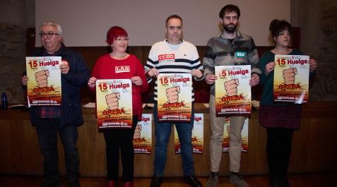 Desde la izquierda, responsables sindicales del área pública: Jesús Elizalde (UGT), Isabel Artieda (LAB), David Marcalain (CC OO), Izai Bujanda (ELA) y Eider Larripa (Steilas, sindicato de educación) Sindicatos