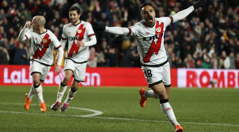Álvaro García celebra el segundo tanto de su equipo que marcó a los 15 segundos de salir del banquillo tras un gran pase de Isi Palazón.