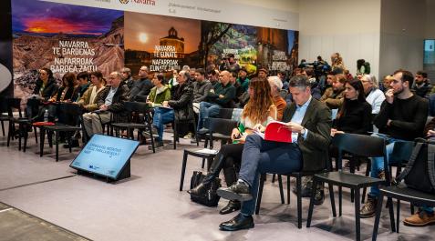 Unos treinta representantes del sector acudieron a la  jornada informativa en el Navarra Arena.