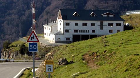 Puerto de Belagua Instalaciones militares ya sin uso en el puerto de Belagua.