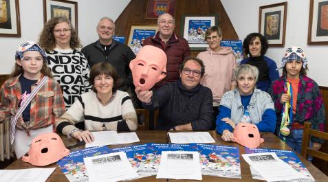 ZIPOTERO A: BLANCA ALDANONDO
F: 10/02/2023
P: ZIPOTEROS DE OTRAS EDICIONES Y MIEMBROS DE LA ORGANIZACION, DE IZDA. A DCHA.; DE PIE, ITZIAR CASTELLANO SAINZ DE MURIETA, DAVID JIMENEZ AYLLON, FERNANDO MARTINEZ SANCHO, SONIA OCHOA ROMANO Y MARISA MARQUES RODRIGUEZ. DELANTE, GARAZI ORTA CASTELLANO, KRISTINA LALLANA DUPLA, JOSE LUIS BALMASEDA CALVO (ZIPOTERO MAYOR 2023), AINHOA REPARAZ PEREZ E IZEI LIPUZKOA ANDIA
L: TUDELA
T: PRESENTACION DEL ZIPOTERO MAYOR PARA LOS CARNAVALES 2023, JOSE LUIS BALMASEDA