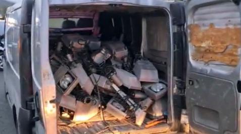 Luminarias Imagen con el material requisado por la Guardia Civil que portaban los detenidos en una furgoneta.