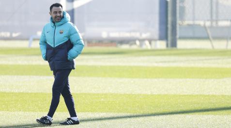 Xavi Hernández El entrenador del FC Barcelona, Xavi Hernández, participa en un entrenamiento anterior del primer equipo.