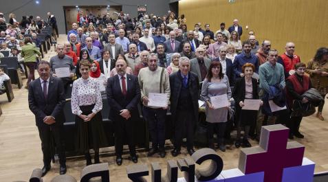 Los galardonados posaron junto a María Chivite, José Luis Arasti y Pedro Arzoz, que presidían el acto Los galardonados posaron junto a María Chivite, José Luis Arasti y Pedro Arzoz, que presidían el acto
