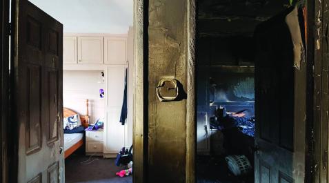 LA DIFERENCIA ENTRE CERRAR O NO CERRAR UNA PUERTA. Cerrar las puertas, como se aprecia en la imagen, marca la diferencia entre estancias arrasadas y otras intactas LA DIFERENCIA ENTRE CERRAR O NO CERRAR UNA PUERTA. Cerrar las puertas, como se aprecia en la imagen, marca la diferencia entre estancias arrasadas y otras intactas