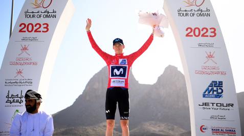 Jorgenson El estadounidense Matteo Jorgenson celebra la victoria y el maillot rojo trass la tercera etapa del Tour de Omán