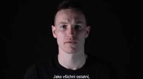 Jankto Jakub Janlktoi durante el vídeo subido a sus redes sociales donde hace pública su condición sexual.