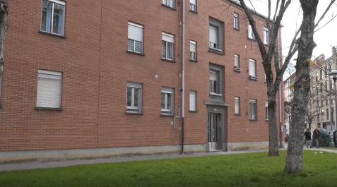Imagen de uno de los portales del Grupo San Pedro que se convertirán en apartamentos tutelados Imagen de uno de los portales del Grupo San Pedro que se convertirán en apartamentos tutelados