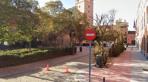 Plaza del Mercurio Acceso a la Plaza del Mercurio del distrito madrileño de Hortaleza, donde los agentes vieron a los tres individuos acompañando al retenido.