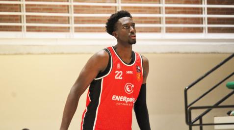 BasketNavarra Noah Bigirumwani, durante un encuentro con ENERParking Basket Navarra.