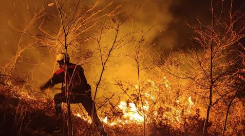 Imagen de archivo de un incendio en el que trabajan los bomberos del parque de Oronoz Imagen de archivo de un incendio en el que trabajan los bomberos del parque de Oronoz