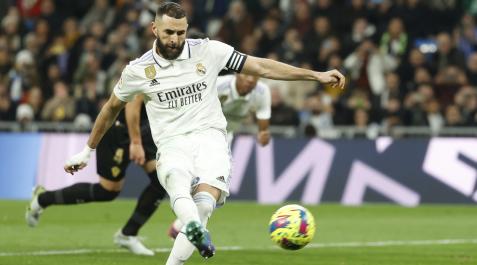 Karim Benzema marcó dos goles de penalti en la primera parte Karim Benzema
