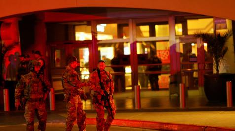 Fuerzas de seguridad en las inmediaciones del centro comercial donde ha tenido lugar el tiroteo Fuerzas de seguridad en las inmediaciones del centro comercial donde ha tenido lugar el tiroteo