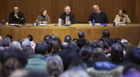 Cáritas Pamplona-Tudela Desde la izquierda: Quim Torrents, Maite Quintana, Ángel Iriarte (presidente de Cáritas Diocesana de Pampiona-Tudela), Juan Gallego y Katya Palafox.
