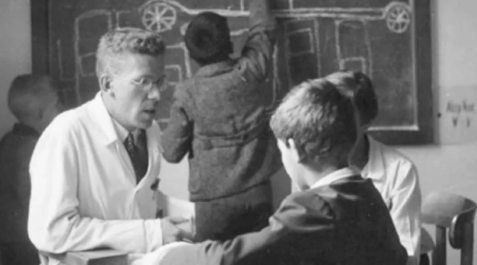 oTXdeQn5o_1256x620__3 Hay quien dice que Hans Asperger fue cómplice del nacismo sumándose con sus diagnósticos a las políticas de exterminio que aplicó el III Reich sobre las criaturas que eran diagnosticadas como “poco aptas” o deficientes.