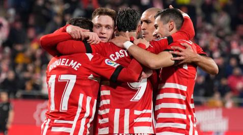 Los jugadores del Girona celebran el segundo gol del equipo catalán durante el encuentro
