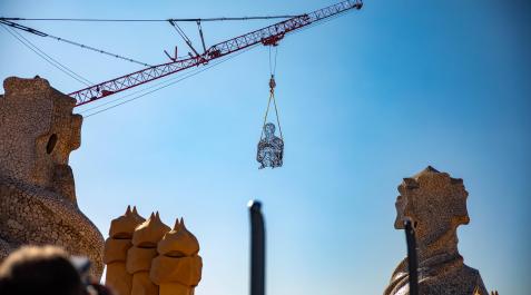 Jaume Plensa asiste a (36829793) Izado de la escultura de Jaume Plensa ‘Poesía del silencio', en la Casa Milá, en Barcelona