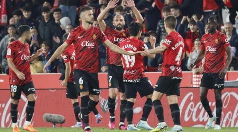 Los jugadores del Mallorca celebran el tercer gol del equipo mallorquín