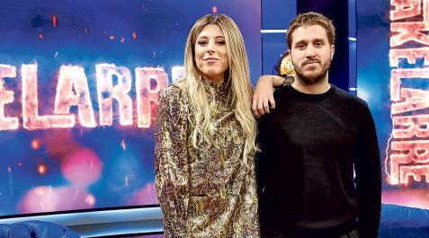 akelarre-etb Valeria Ros, presentadora de ‘Akelarre’, junto a su colaborador, Pablo Ibarburu