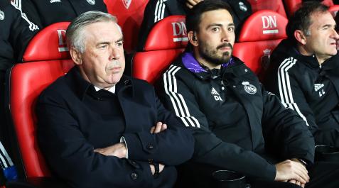 Ancelotti Carlo Ancelotti junto a su hijo, Davide, en el banquillo de El Sadar.