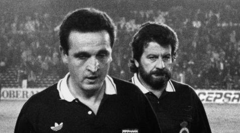 En la imagen, fotografía de archivo del 06/01/1990 de Enríquez Negreira durante su arbitraje en el partido disputado entre el Real Madrid y el Atlético de Madrid En la imagen, fotografía de archivo del 06/01/1990 de Enríquez Negreira durante su arbitraje en el partido disputado entre el Real Madrid y el Atlético de Madrid