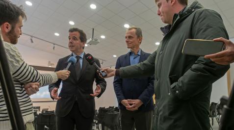 Mikel Irujo y Pedro Duque durante su encuentro con los medios Mikel Irujo y Pedro Duque durante su encuentro con los medios