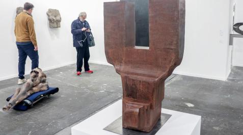chillida-arco Obra 'Sin título' del escultor Eduardo Chillida, de 1,5 toneladas y un precio de 3,7 millones de euros, a la venta en ARCO