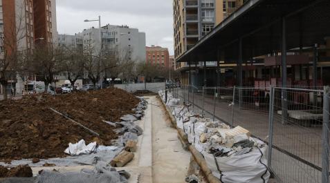 Estado de las obras en la zona ajardinada de la plaza Monasterio de Azuelo. Estado de las obras en la zona ajardinada de la plaza Monasterio de Azuelo.