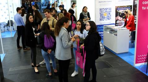 El XVI Salón del Estudiante volverá a ser el punto de encuentro entre centros, instituciones, universidades, escuelas, empresas y estudiantes. El XVI Salón del Estudiante volverá a ser el punto de encuentro entre centros, instituciones, universidades, escuelas, empresas y estudiantes.
