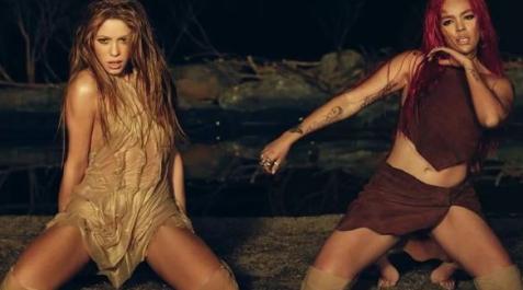 shakira-karol-g-tqg Las cantantes Shakira y Karol G en un fotograma del video de su nueva colaboración 'TQG'