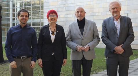 PEDRO-GULLON-SANTOS-INDURAIN-CARLOS-ARTUNDO-JOSEP-FIGUERAS Pedro Gullón, Santos Induráin, Carlos Artundo y Josep Figueras en la presentación del monográfico Análisis de la Pandemia de COVID-19 en Navarra