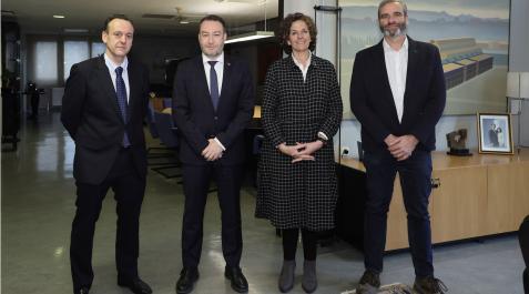 CATEDRA-ECONOMIA-CIRCULAR Andrés Seco (UPNA), el rector de la UPNA, Ramón Gonzalo, la consejera Itziar Gómez y el director gerente de GAN-NIK, Luis Sanz
